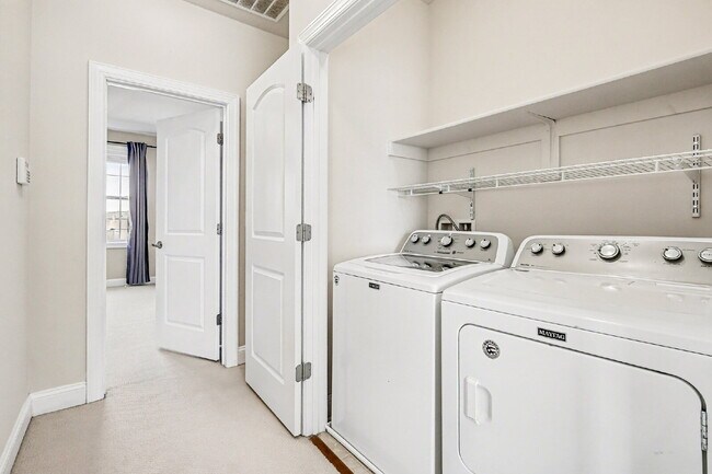 Building Photo - Welcome Home!!