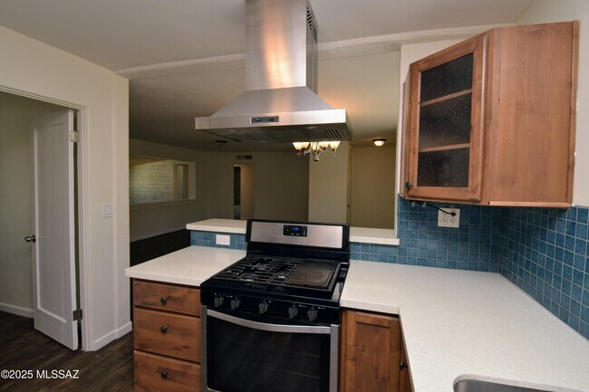 Building Photo - 4233 E Lester St