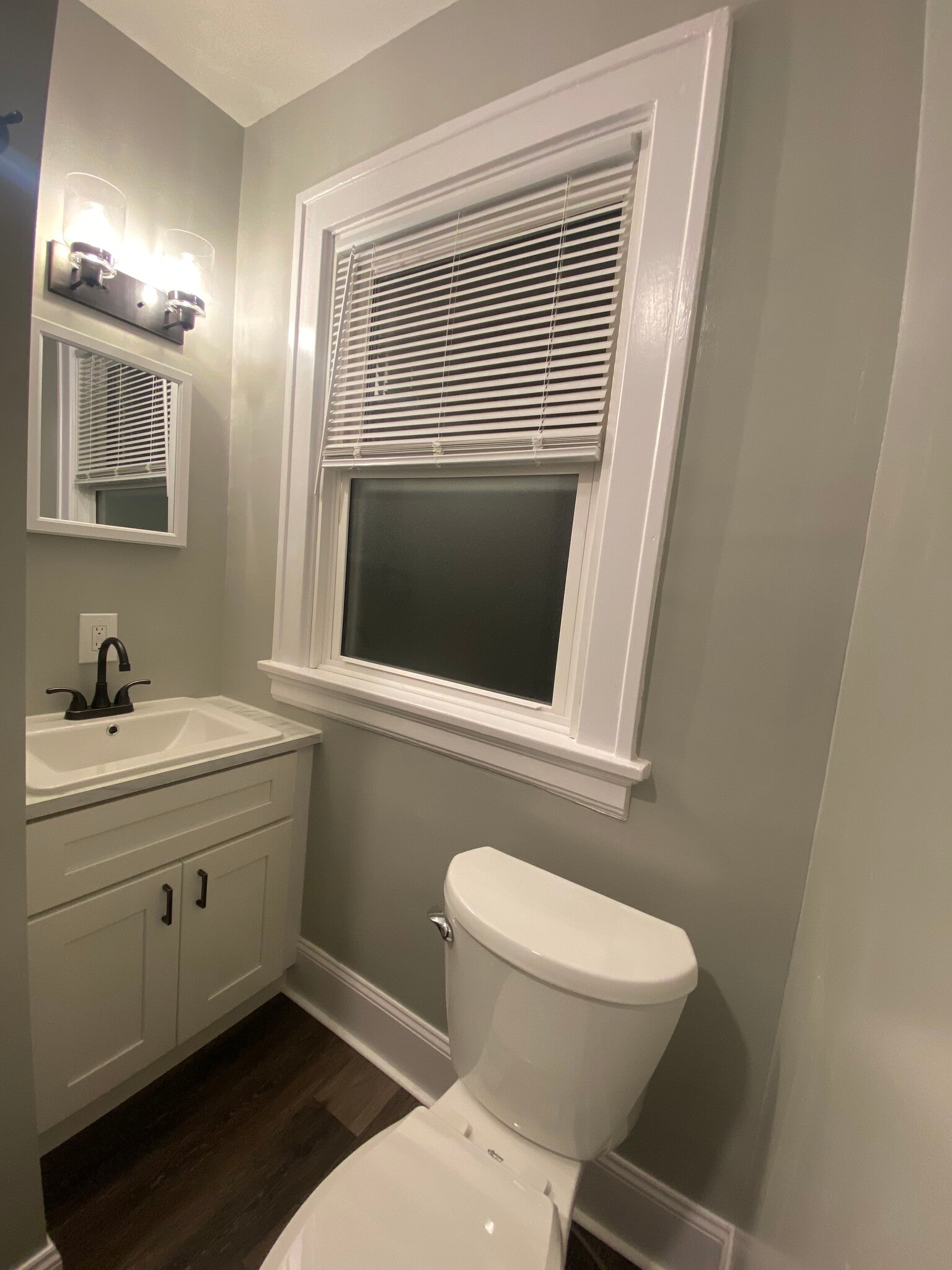 Building Photo - 2112 Cathedral Ave