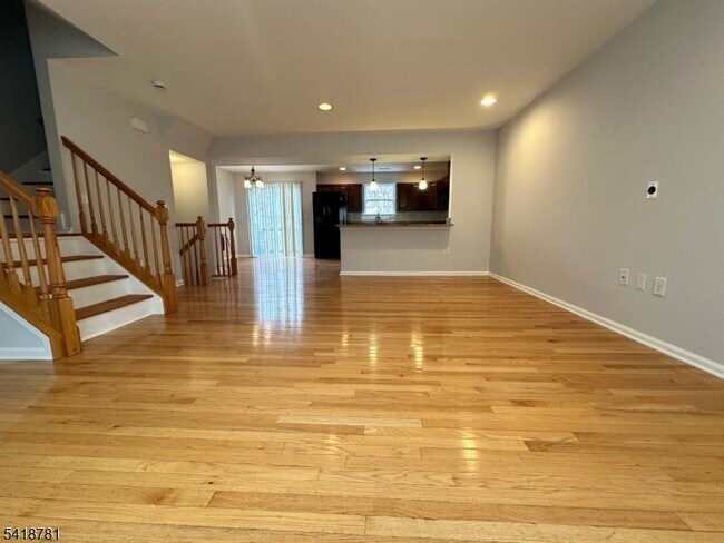 Building Photo - 33 Ronald Dr