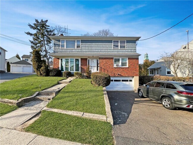 Primary Photo - 202 Park Ave