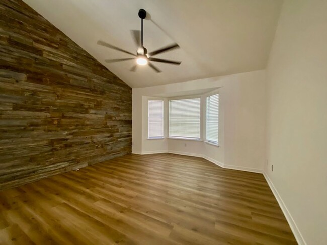 Building Photo - 2 Bedroom 2.5 Bath Condo in Ellerbe Woods!