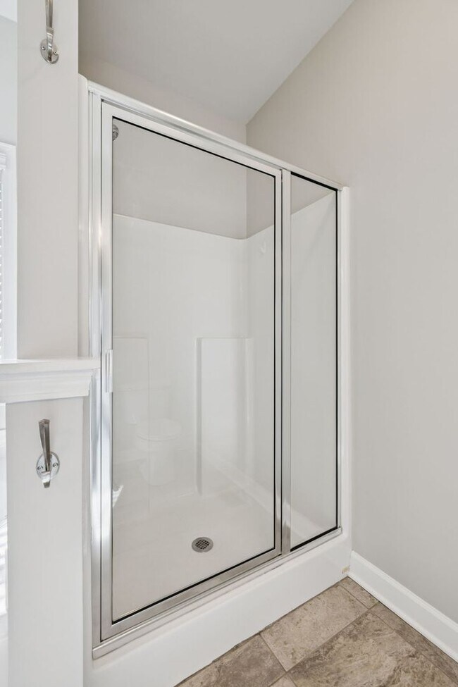 Building Photo - Welcome home to this beautifully maintaine...