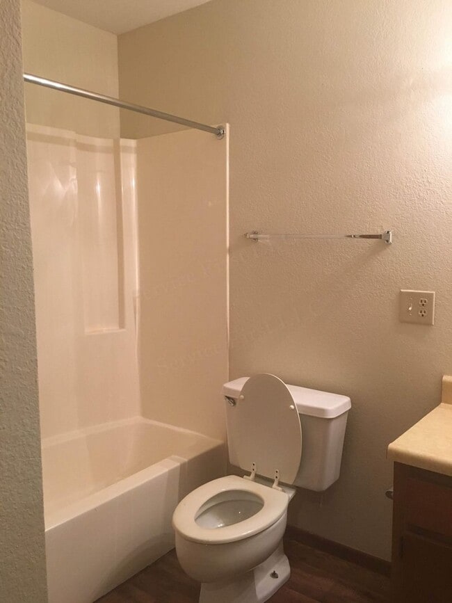 Building Photo - Marshfield Apartments