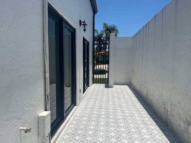 Building Photo - 8735 SW 54th Terrace