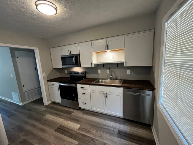 Building Photo - New On the Market!