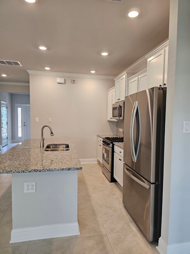 Building Photo - 400 Camino Bay Dr