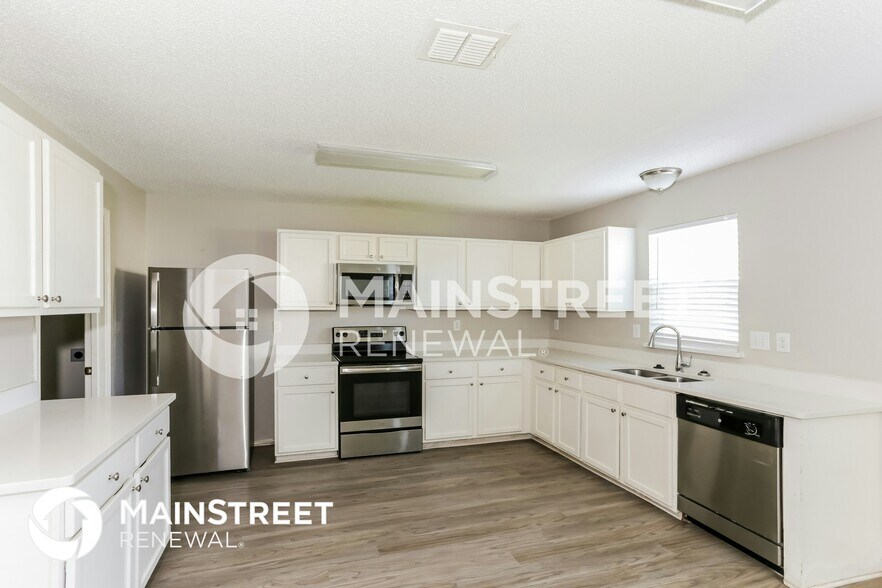 Building Photo - 8733 Stonebriar Ln