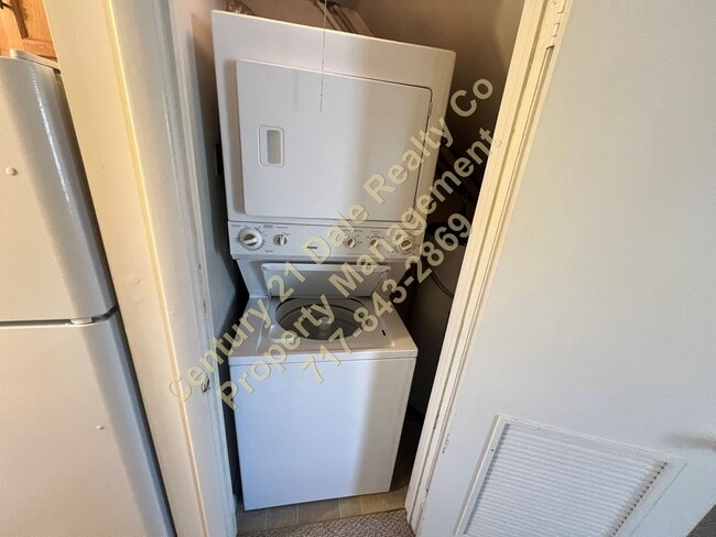 Building Photo - 2 BR 1.5 bath Condo in Central York School District