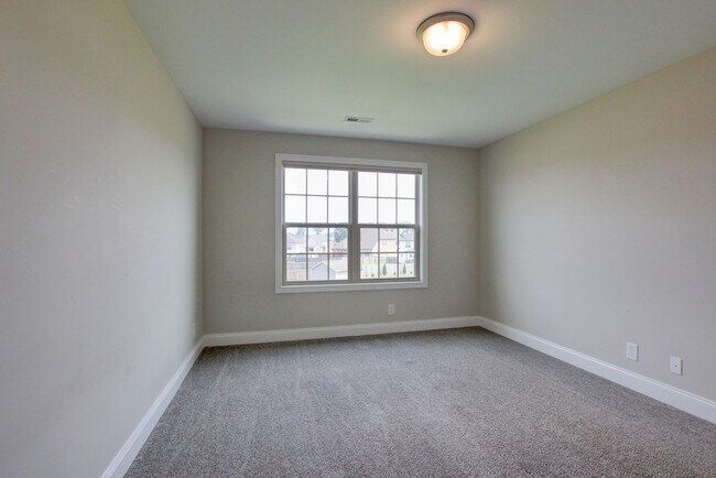 Building Photo - 230 Cotoneaster Ln