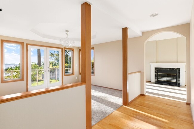 Building Photo - One Acre of Gorgeous Views and a Spacious ...