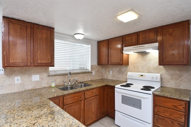 Building Photo - 10018 Knoboak Dr