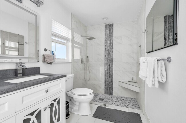 Building Photo - 7641 W Country Club Blvd