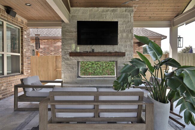 Building Photo - 2215 Tonkawa Trl