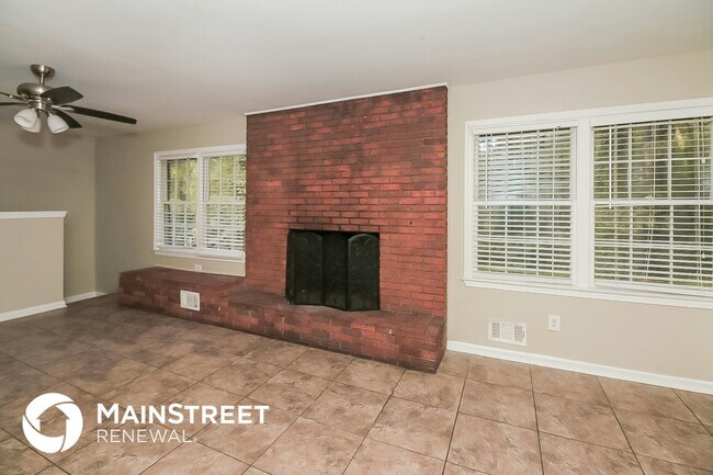 Building Photo - 266 Tonawanda Dr SE