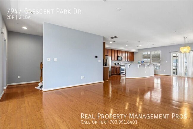 Building Photo - 7947 Crescent Park Dr