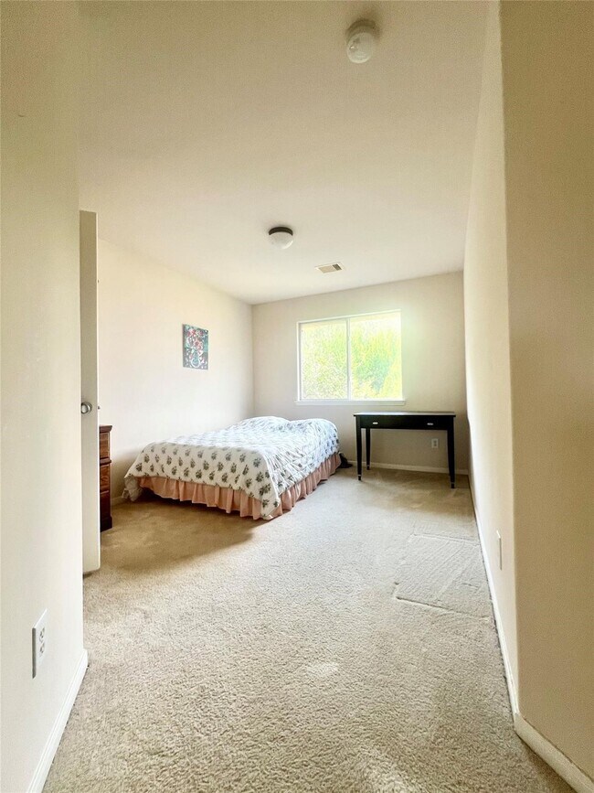 Building Photo - 14744 Branchwest Dr