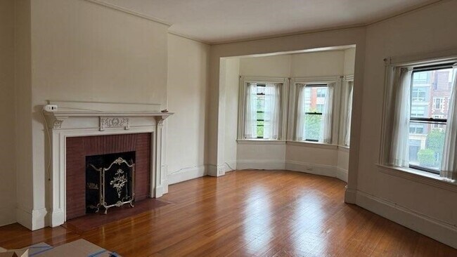 Building Photo - 899 Beacon St