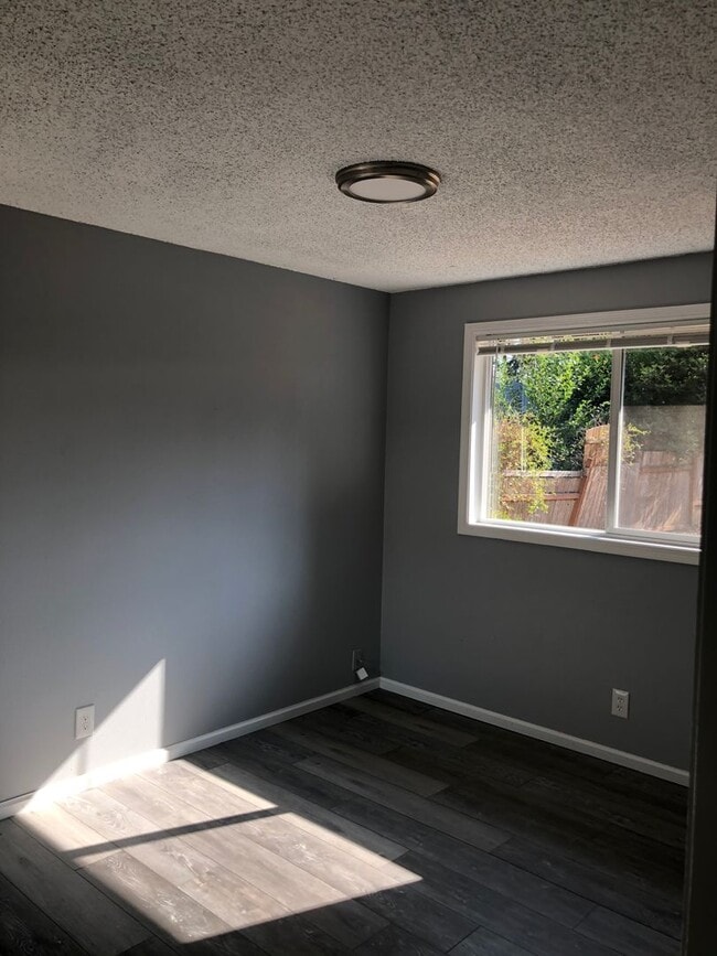 Building Photo - 2-Bedroom 1-Bathroom Duplex in Veneta