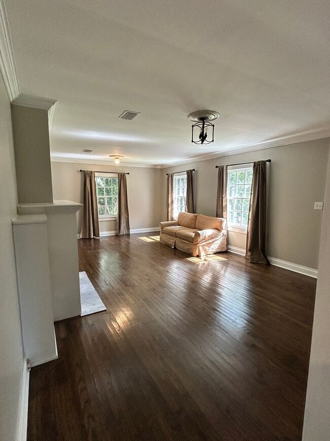 Building Photo - ****AVAILABLE NOW****