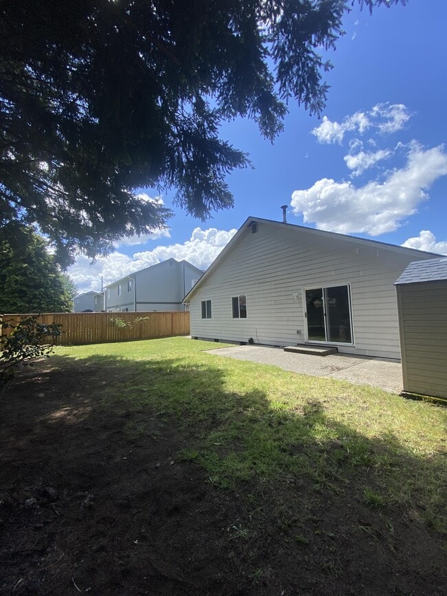 Building Photo - 6128 Thornbury Ct SE