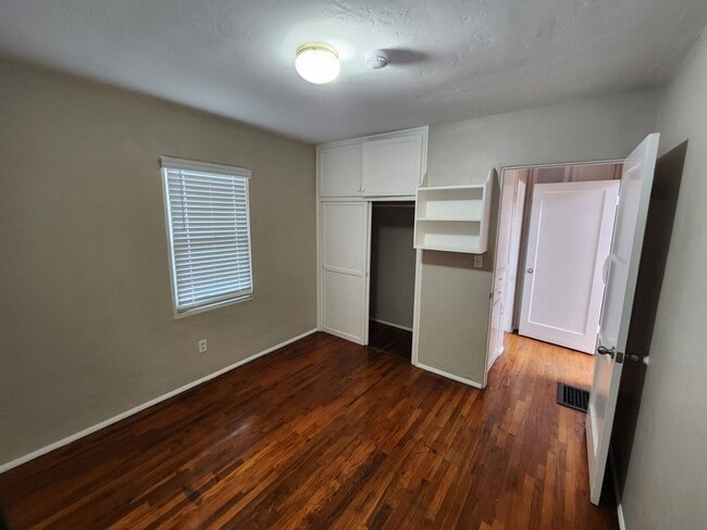 Building Photo - 1 Bedroom Cottage in Old Town