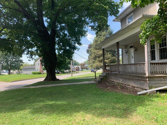 Building Photo - 3 Bedroom 1.5 Bath House, Garage, West York SD