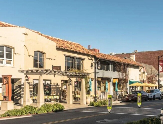 Building Photo - 920 Bayswater Ave