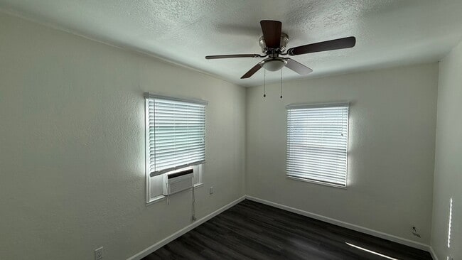 Building Photo - 605 E Tulare Ave