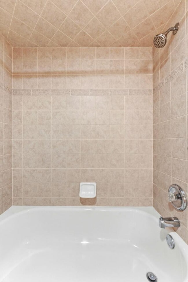 Building Photo - 2431 Heron Terrace