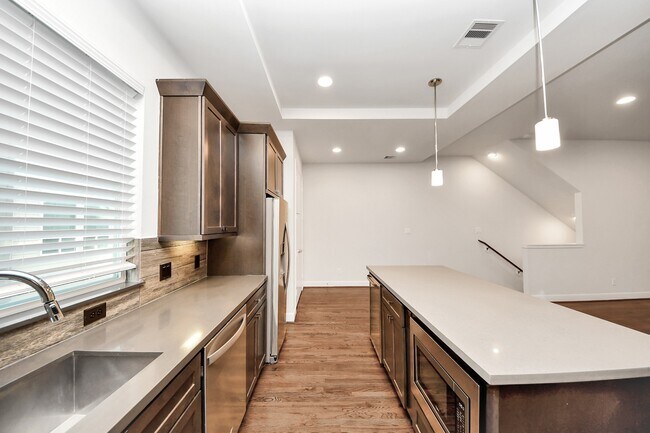 Building Photo - 325 Eado Park Cir