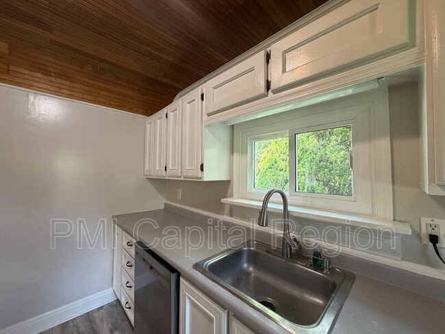 Building Photo - 11303 Dewey Rd