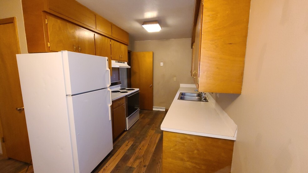 Building Photo - 145 8th Ave E