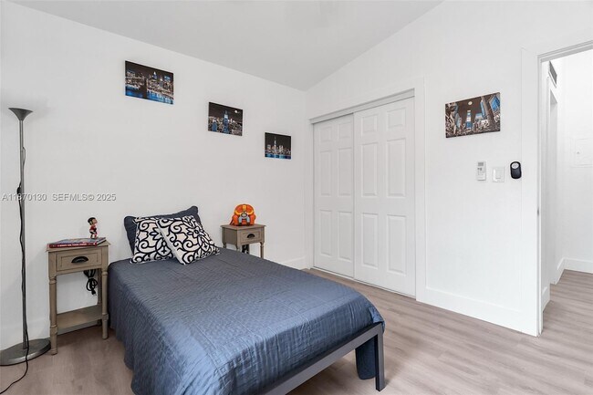 Building Photo - 658 SW 1st Ct