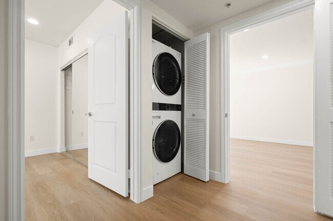 In-Unit Washer/Dryer - 8541 Alcott St