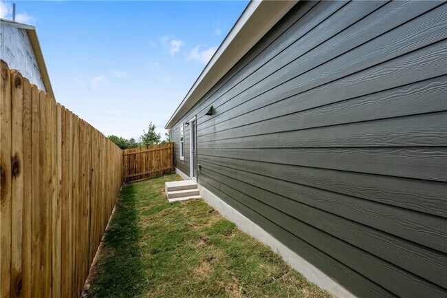 Building Photo - 5920 Eden Dr