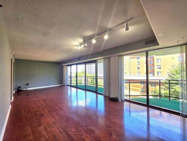Building Photo - 1530 Key Blvd