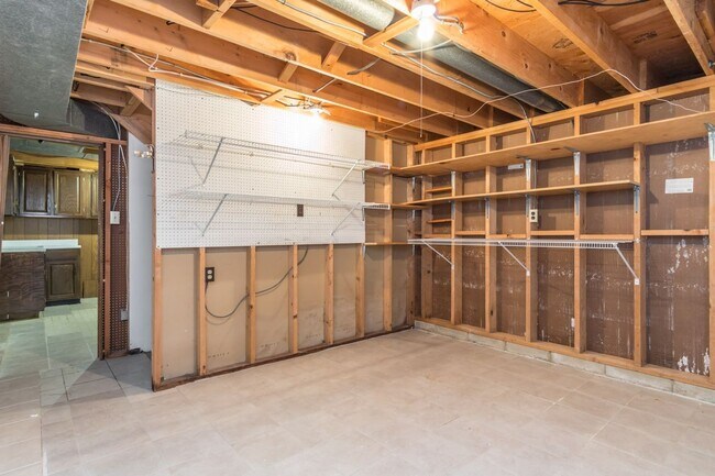 Building Photo - LARGE AND SPACIOUS, YET COZY AND QUAINT RANCH STYLE 4 BD, 3 BA HOUSE WITH DOUBLE ATTACHED GARAGE,...