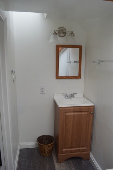 Building Photo - 430 S Holladay Dr