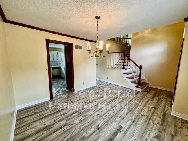 Building Photo - 1398 S Brentwood Dr