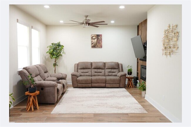 Building Photo - 4417 Oryx Ln