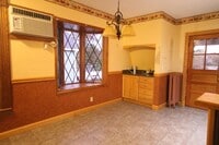 Building Photo - 104 St James Ave