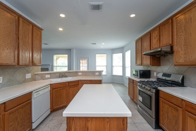 Building Photo - 2322 Cool Springs Ln