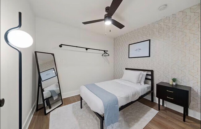 Building Photo - Stunning Home with Spacious Layout & Modern Upgrades