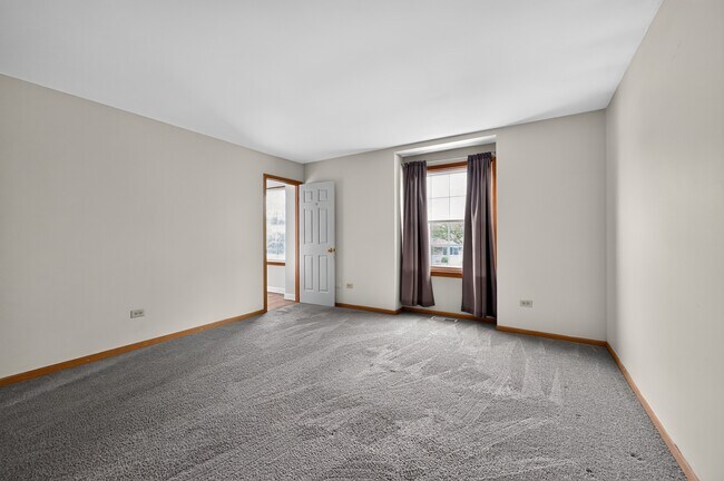 Building Photo - 1301 Brookfield Dr