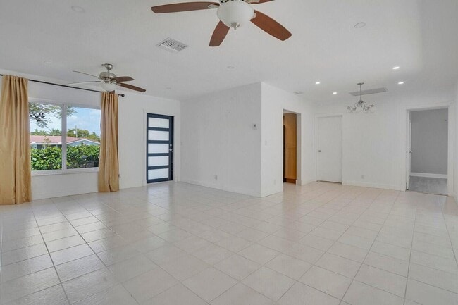 Building Photo - 254 NW 6th Ave