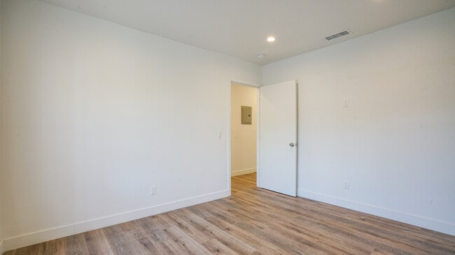 Building Photo - 6114 Saturn St