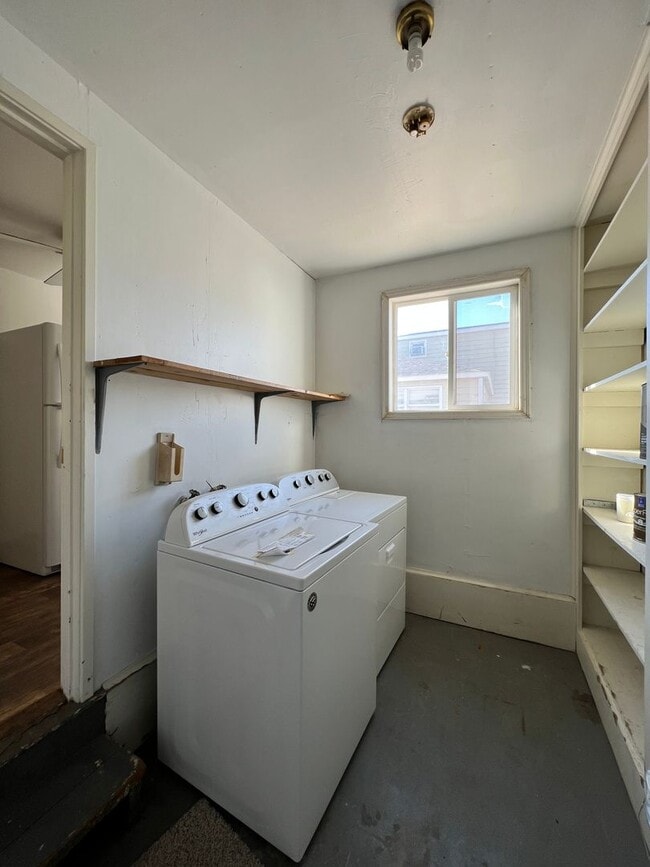 Building Photo - Cozy 2 bedroom 1 bath House!