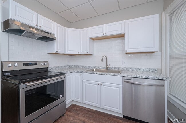 Building Photo - 2148 Main St