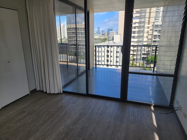 Building Photo - 2444 Hihiwai St